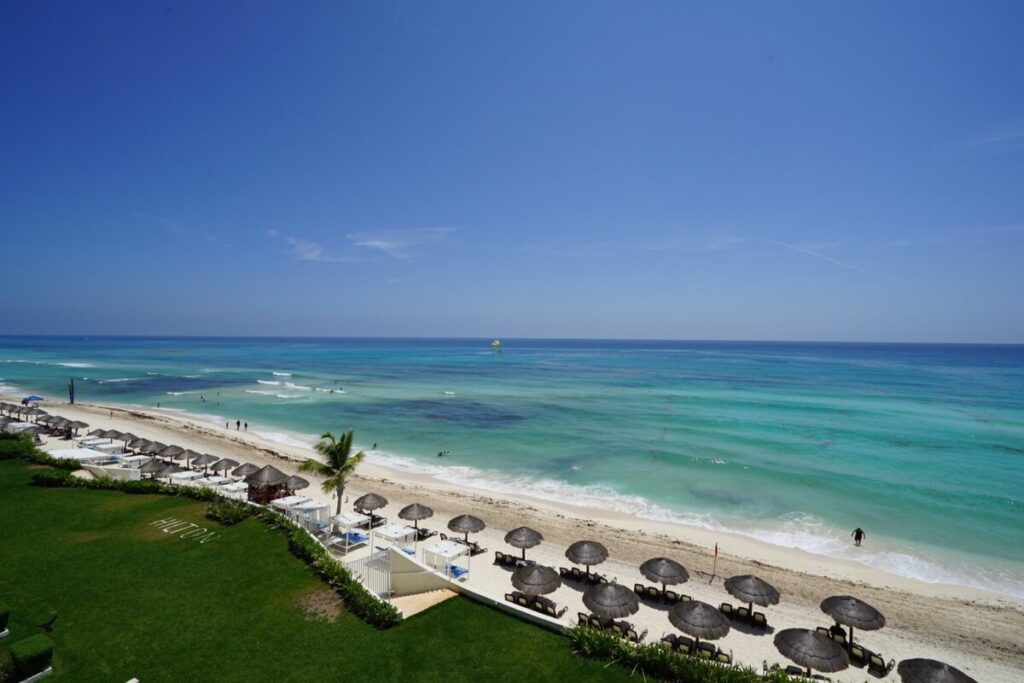 Hilton Cancun Mar Caribe beach and infinity pool｜ヒルトンカンクン・マールカリベのプールとカリブ海の絶景