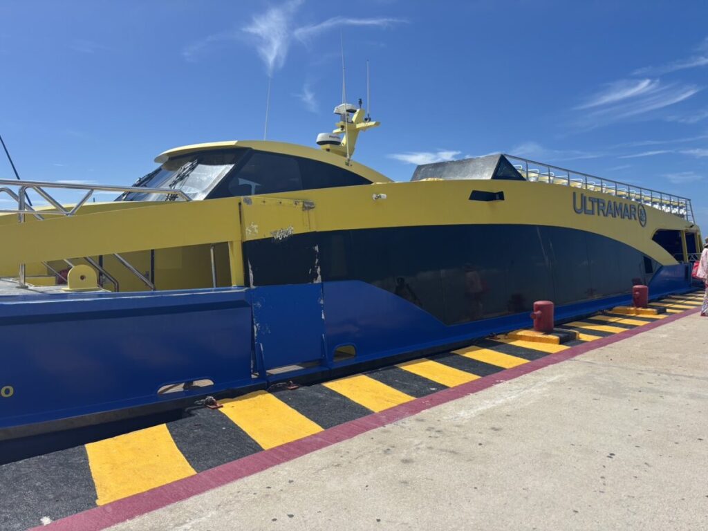 Ferry to Isla Mujeres departing from Cancun｜カンクンからイスラ・ムヘーレスへ向かうフェリー