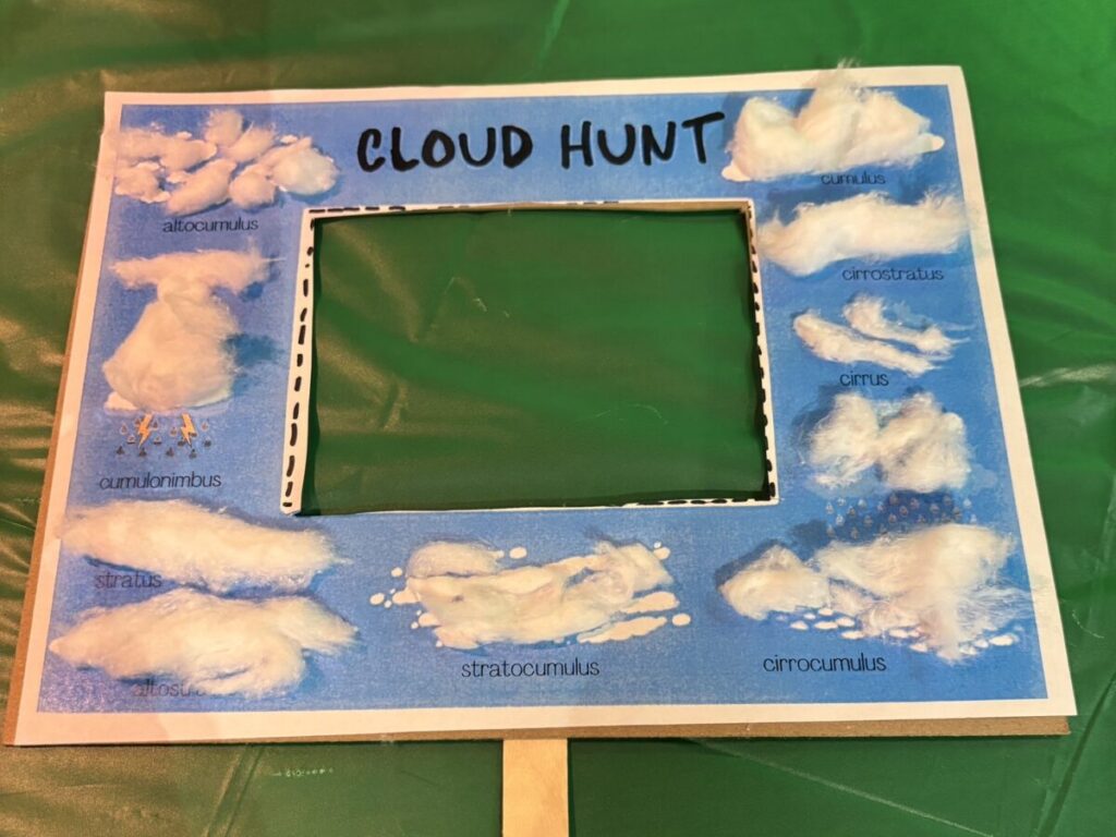アドベンチャーサイエンスセンターで行われる雲の種類を学べるクラウドハントの工作アクティビティ