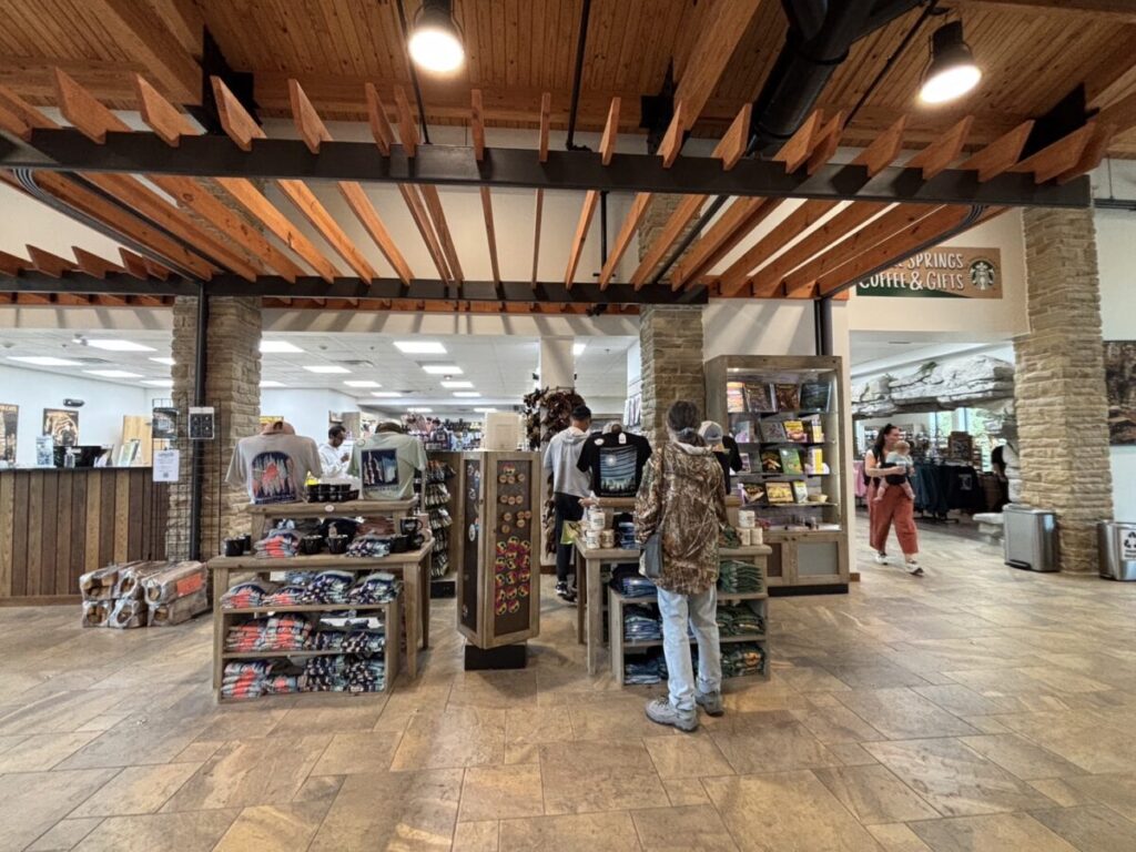 マンモスケーブ国立公園のビジターセンターにあるギフトショップの写真