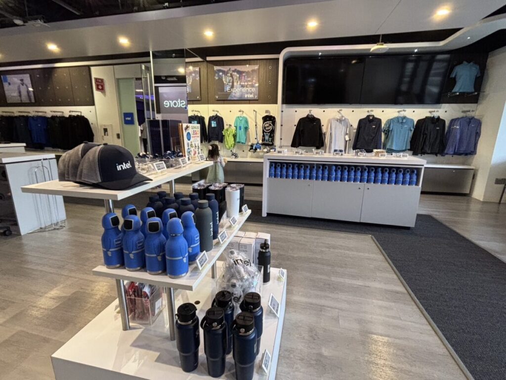 インテル・ミュージアム内のショップで販売されているオリジナルグッズ