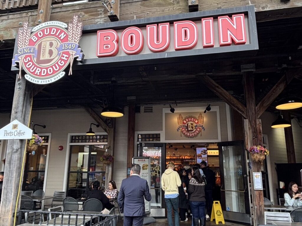 フィッシャーマンズワーフにあるボーディンベーカリーの外観