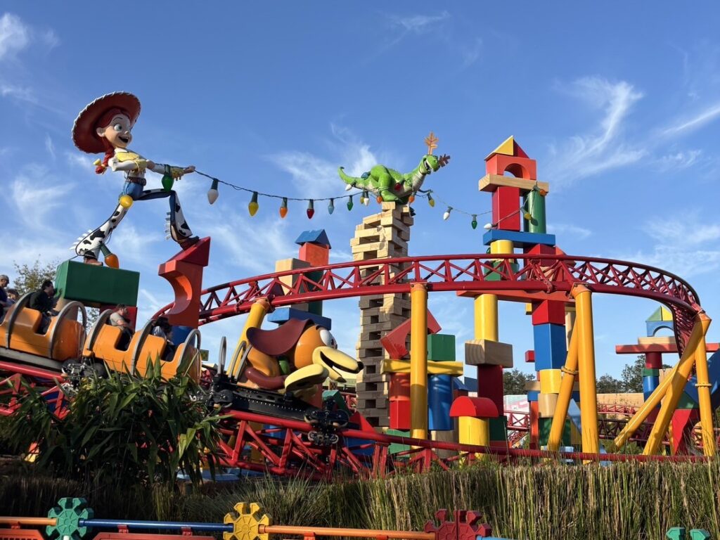 ディズニーハリウッドスタジオのトイ・ストーリー・ランドにあるスリンキー・ドッグ・ダッシュの外観