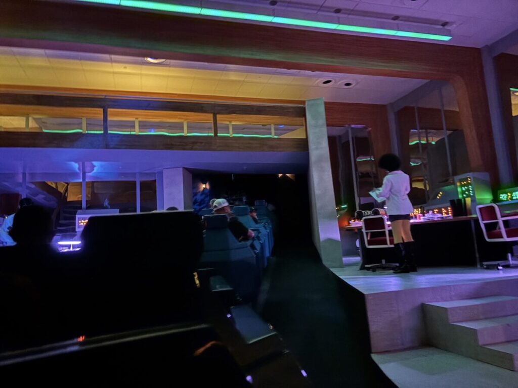 エプコットのシンボルである巨大な球体型建物「Spaceship Earth」の内観