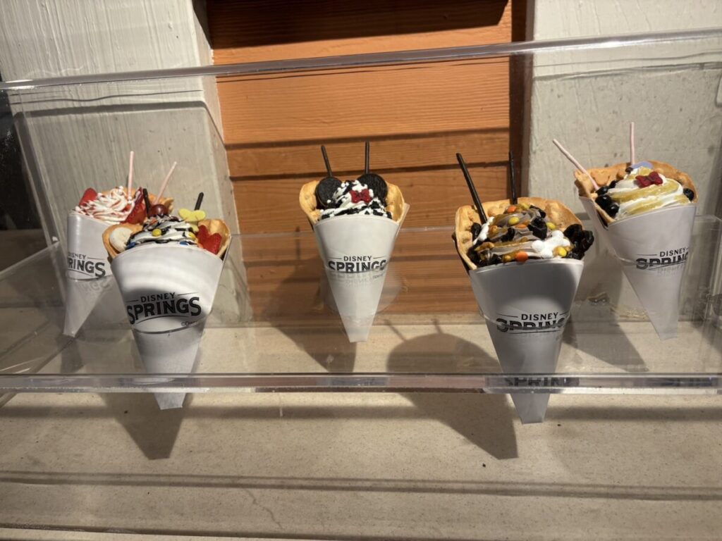 ディズニースプリングスのマーケットプレイスで販売されているワッフルスイーツ