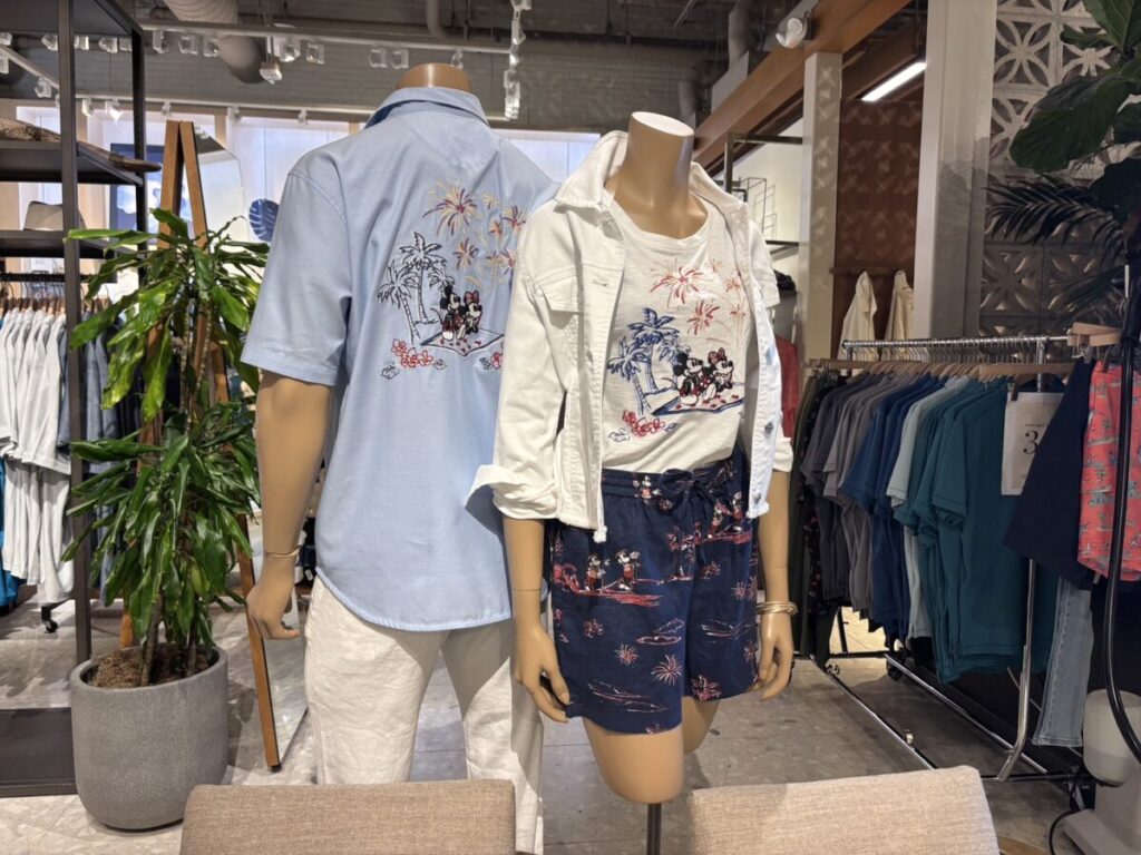 ディズニースプリングスのTommy Bahamaで販売されているミッキー刺繍入りのリゾートウェア